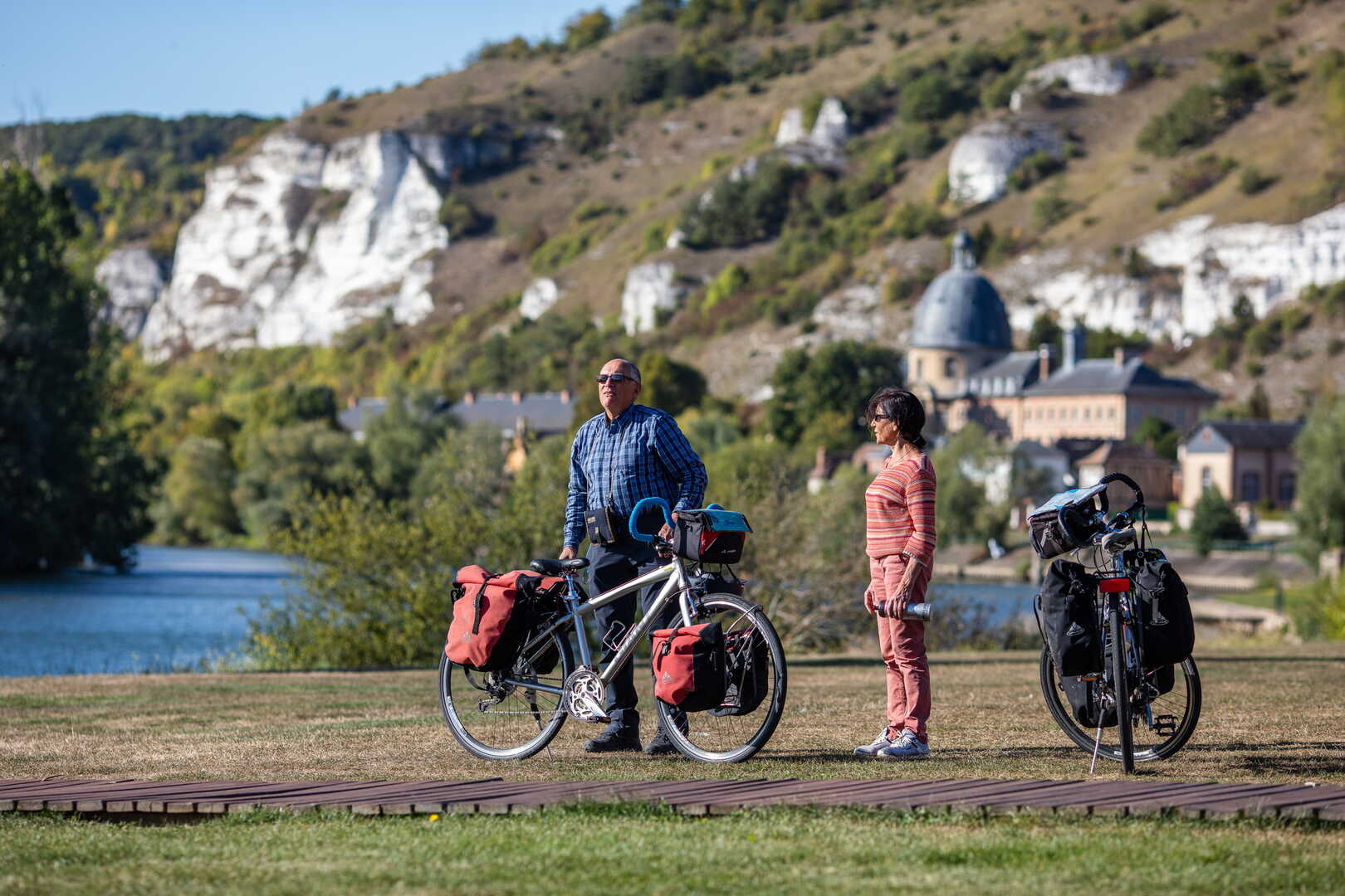Parcours cyclable sur le halage de la Seine Vernon Les Andelys La Seine a Velo