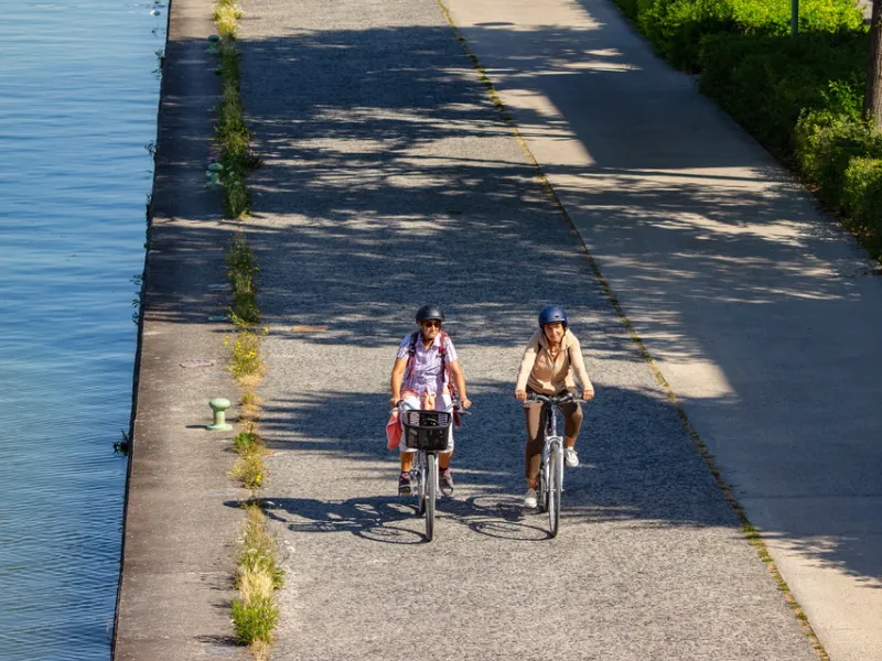 Vélos sur la voie verte du Canal Saint-Denis