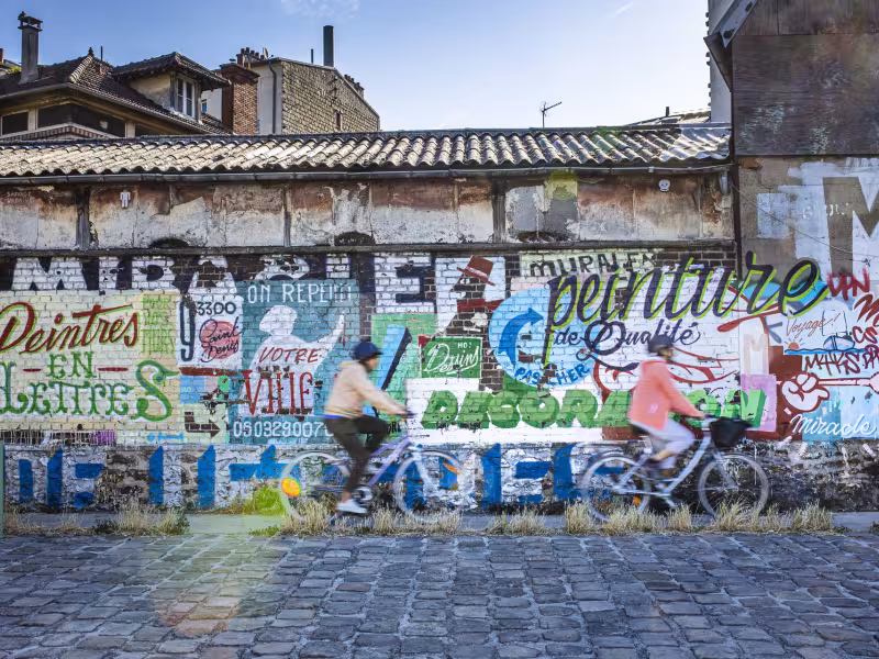 Sur le Canal Saint-Denis à vélo