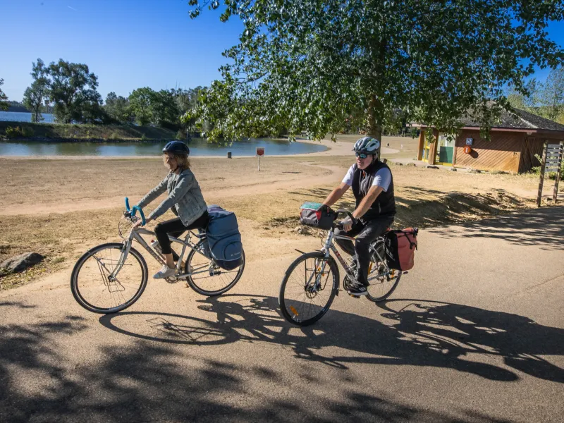 Balade à vélo le long des étangs de Léry-Poses