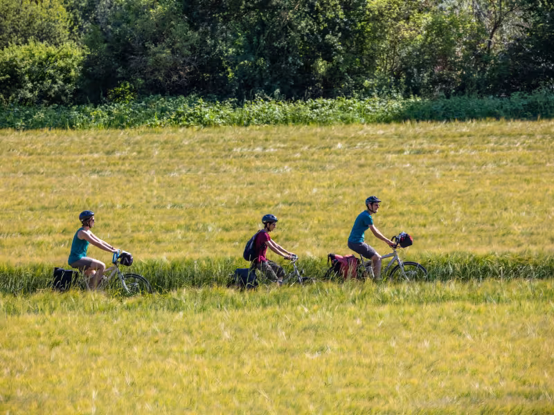 Cyclistes sur La Seine à Vélo à Haute-Isle