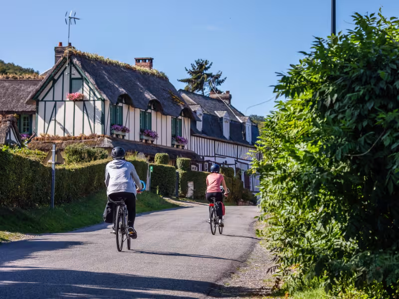 La Seine à vélo sur la route des chaumières à Vieux-Port