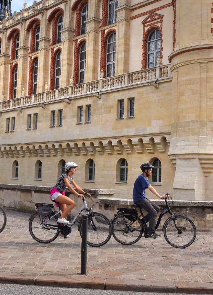 Devant le château de Saint-Germain-en-Laye