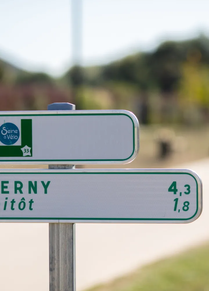 Panneau de signalisation vélo La Seine à Vélo à Giverny
