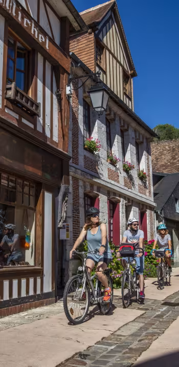Balade à vélo à La Bouille et ses maisons à colombage