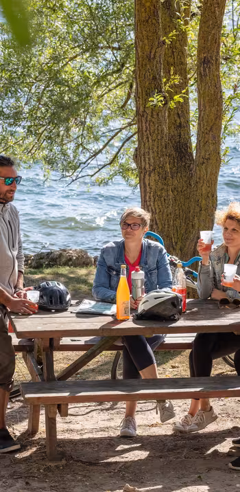 Pause pique-nique au bord de l'étang de Léry-Poses