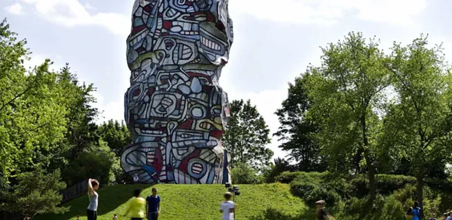 Tour aux figures de Jean Dubuffet