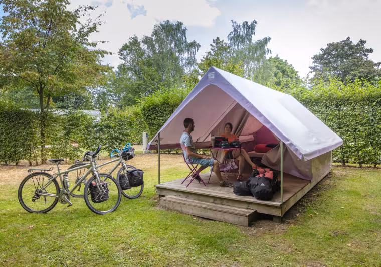 Camping Accueil Vélo avec hutte pour les cyclistes à Jumièges