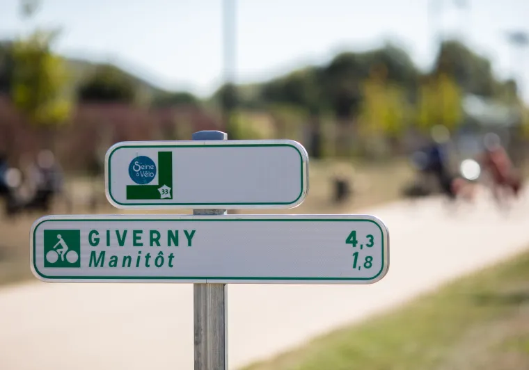 Panneau de signalisation vélo La Seine à Vélo à Giverny
