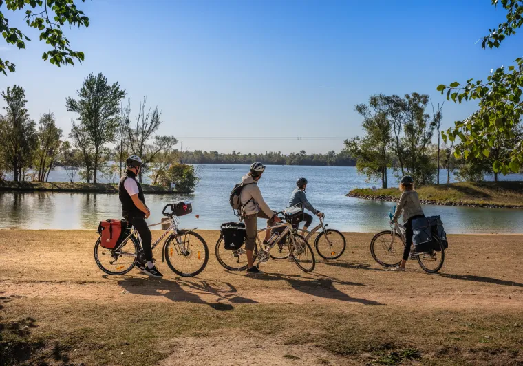 Cyclistes aux étangs de Léry-Poses